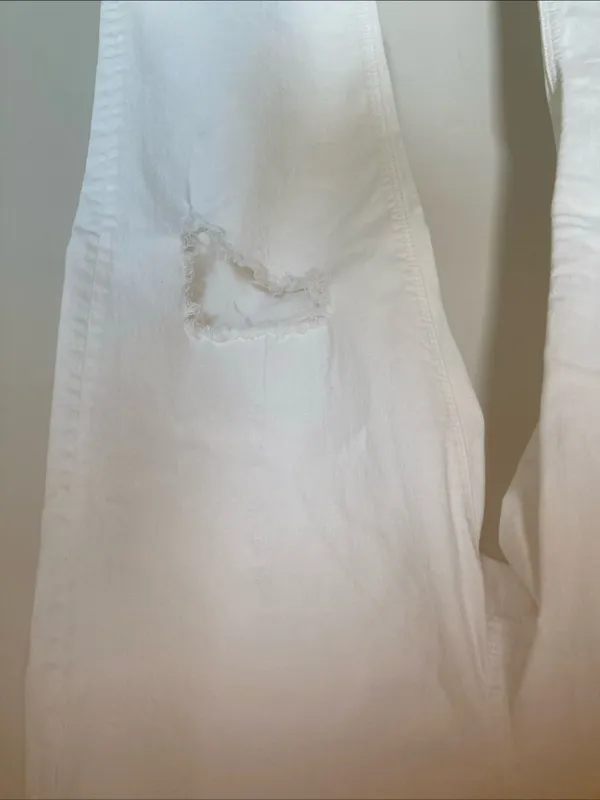 American Eagle Womens Jeans Womens 12 White Denim Distressed Button Fly - Image 4
