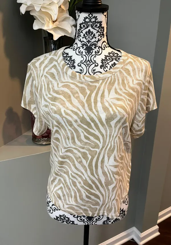Tan & beige animal print size XL short sleeve top - Image 2