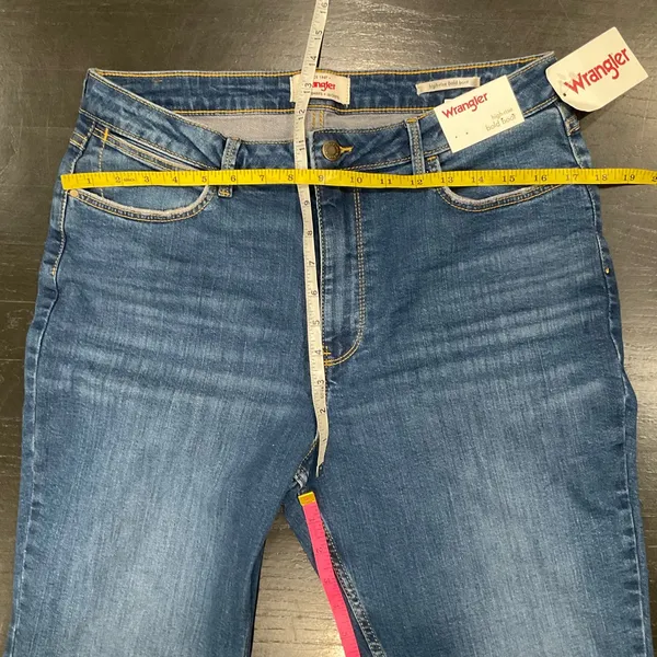 NWT WRANGLER HIGH RISE BOLD BOOT CUT JEANS‎ - Image 2