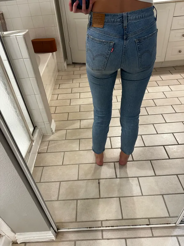 Levi’s Cropped Blue Jeans - Image 3