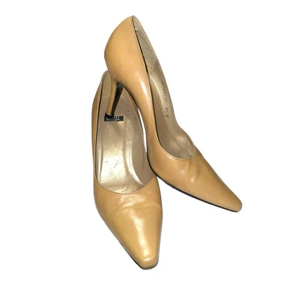 Stuart Weitzman luxury cute classic tan heels! - Image 3
