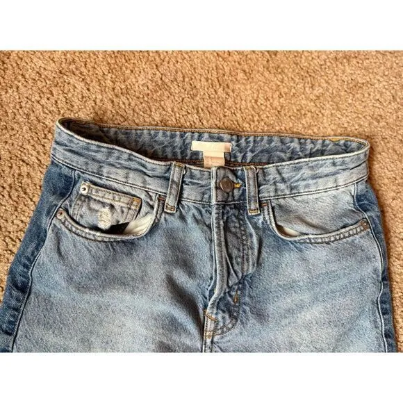 H & M Vintage Style Distressed Light Wash High Waist Mom‎ Jeans with Knee Rips - Image 4