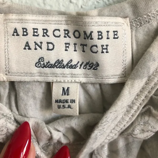 Abercrombie & Fitch Grey with Floral Print Tank. Size Medium - Image 6