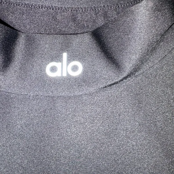 ALO Yoga Black air lux fuse bra top size small - Image 4