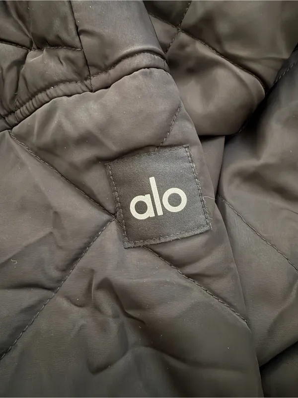 ALO Yoga Urbanite Wrap Puffer Jacket Size Medium - Image 5