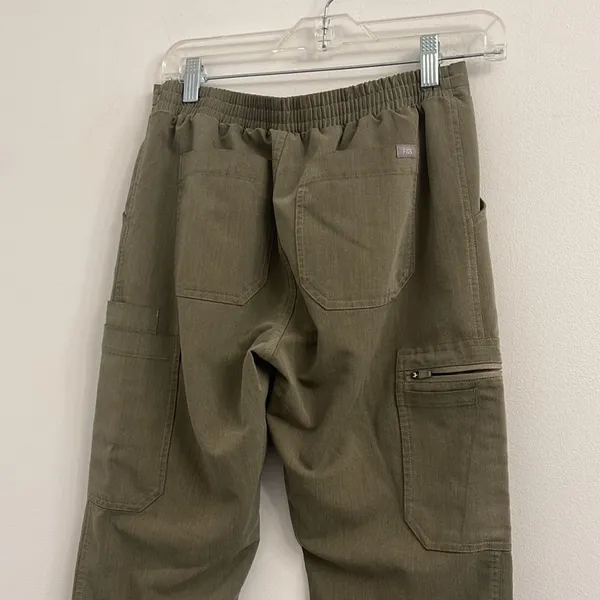 Figs woman olive green cargo scrubs size XS/T - Image 5