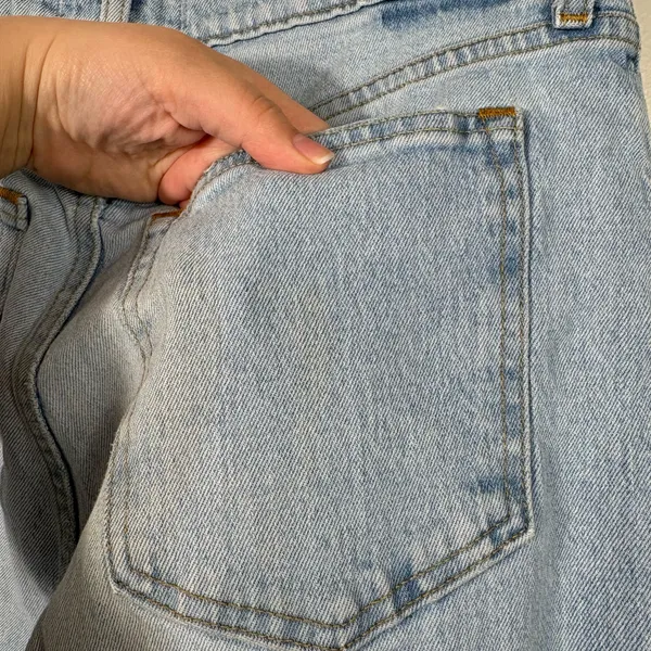 Abercrombie & Fitch The 90s Straight Ultra High Rise Distressed Light Wash Jeans - Image 10