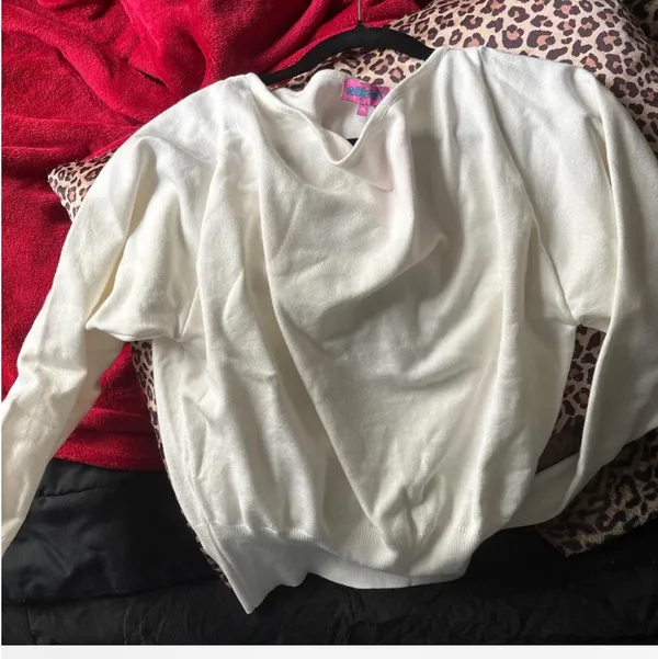 xs edikted off the shoulder long sleeve sweater - Image 3