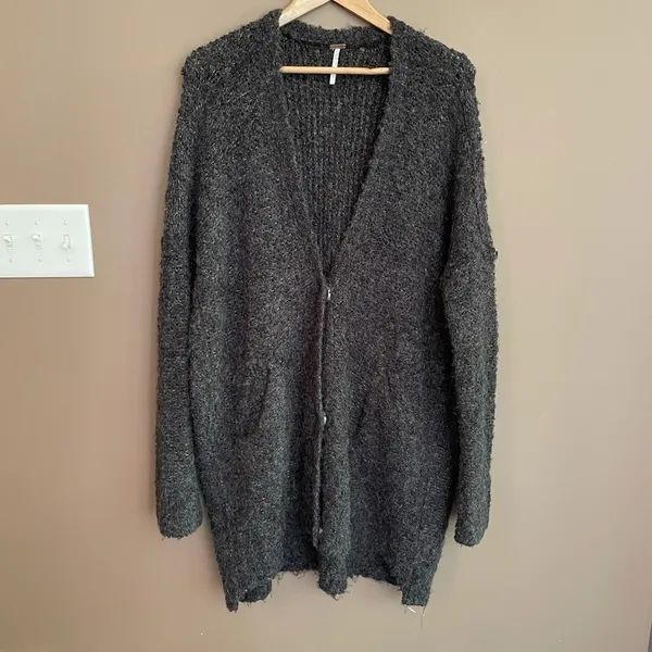 Free People Oversized Bouclé V-Neck Cardigan Size Small Gray Pockets Boho Alpaca - Image 3
