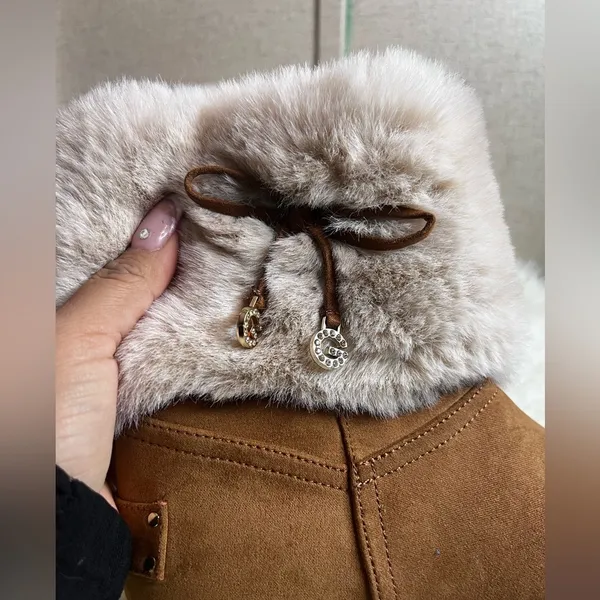 Guess Women's Tan Boots with Cream Fur Trim - Image 4