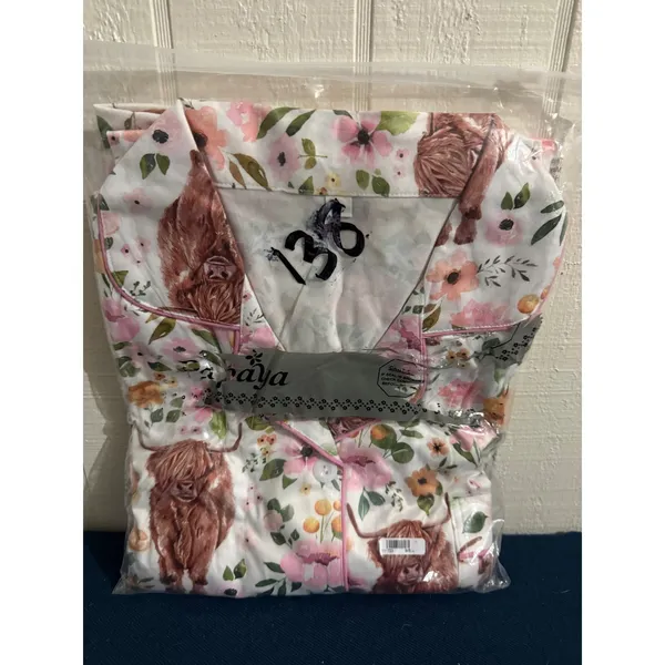 NIB- Highland Cow Floral Pajama Set Short Sleeve Button Down Shorts Large - Image 2