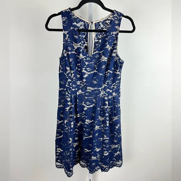 Vince Camuto Navy Blue Floral Lace V Neck Fit & Flare Cocktail Dress Size 4 - Image 2