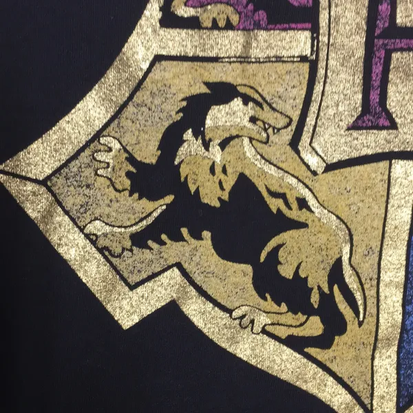 FINAL MARKDOWN Juniors’ Harry Potter Hogwarts Crest SS Tee (L) - Image 8