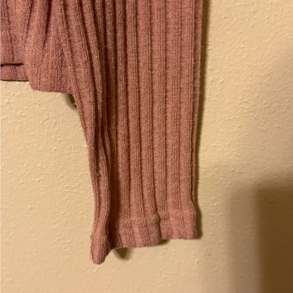 Cozy V-Neck Ribbed Long Sleeve Top - Dusty Pink - Image 3