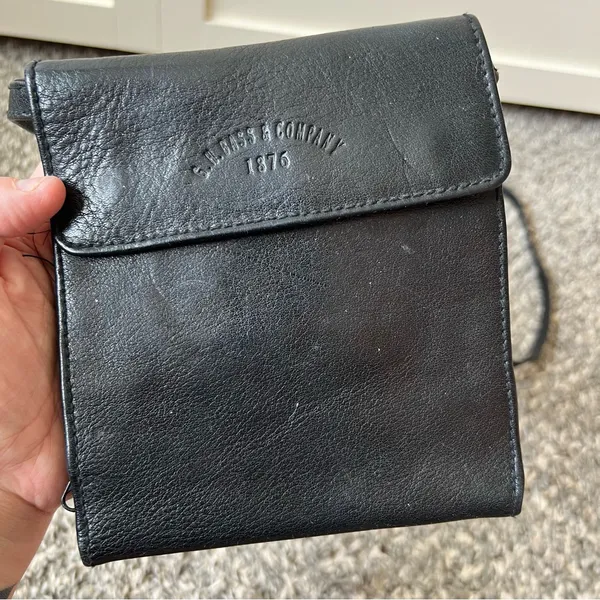 G.H.‎ Bass & Company Black Leather Wallet Crossbody Purse - Image 5