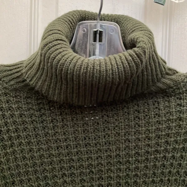 FINAL MARKDOWN H & m divided turtleneck sweater small - Image 3