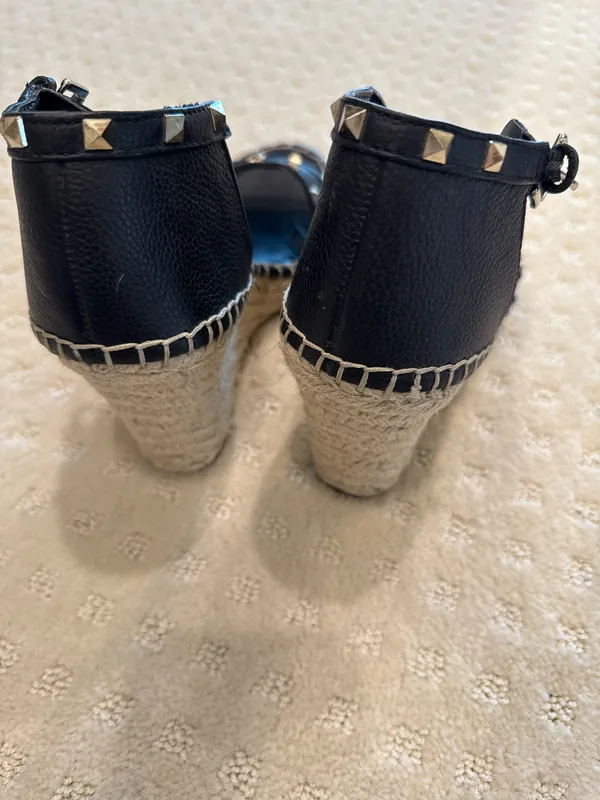 Marc Fisher Black Studded Leather Espadrille Wedge Sandals Size 9M - Image 4