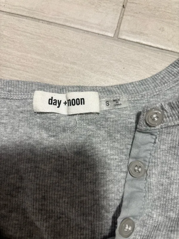 Day & Night grey tank top - Image 3