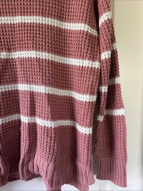 SO Waffle-Knit Mauve Pink Crewneck with White Stripes / D4 - Image 2
