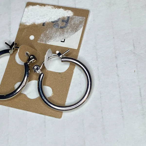 Women's Silver-Tone 0.75" Hoop Fashon Earrings New NWT - Image 3