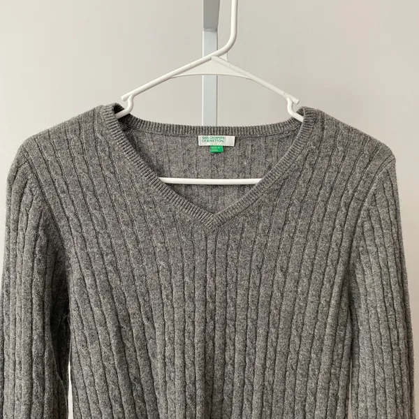 United Colors of Benetton M‎ Gray Cashmere V-Neck Cable Knit Sweater Pullover - Image 2