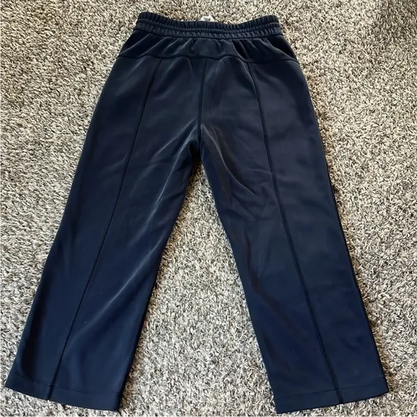 Lululemon Softstreme High-Rise Straight Leg Crop - Image 10