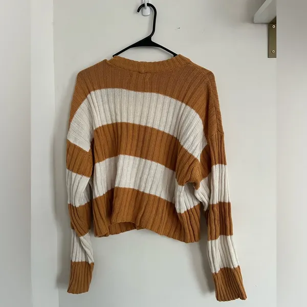 American Eagle Knit Yellow/White Striped Sweater size medium. - Image 2