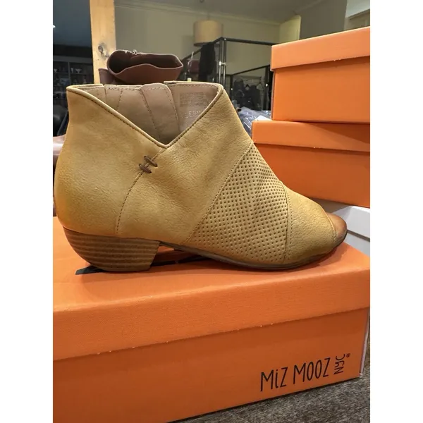 Miz Mooz‎ Clermont leather peep-toe booties in a wheat Size 38 US 7.5 Wide - Image 3