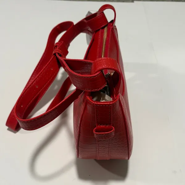 Time and Tru Vibrant Red Crossbody Bag - Image 3