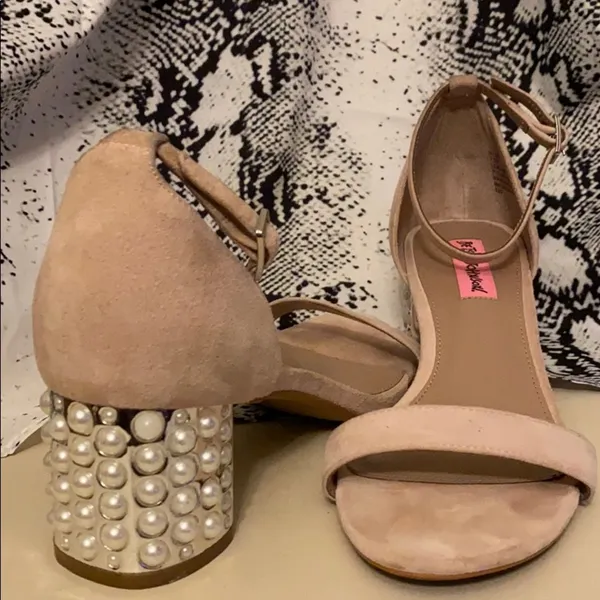 Betsey Johnson pearl heeled low heel dress sandals - Image 2
