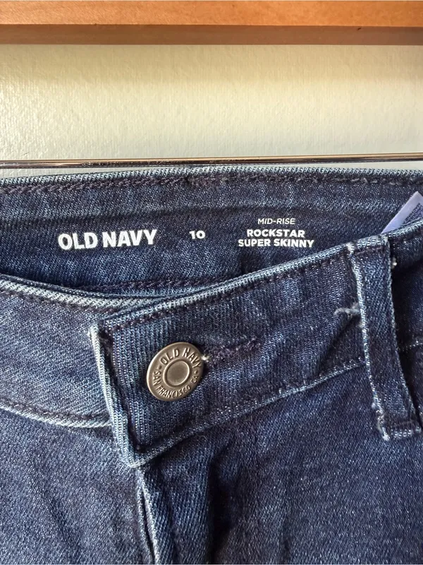 Old Navy Rockstar Super Skinny Distressed Jeans Women’s Size 10 - Image 5