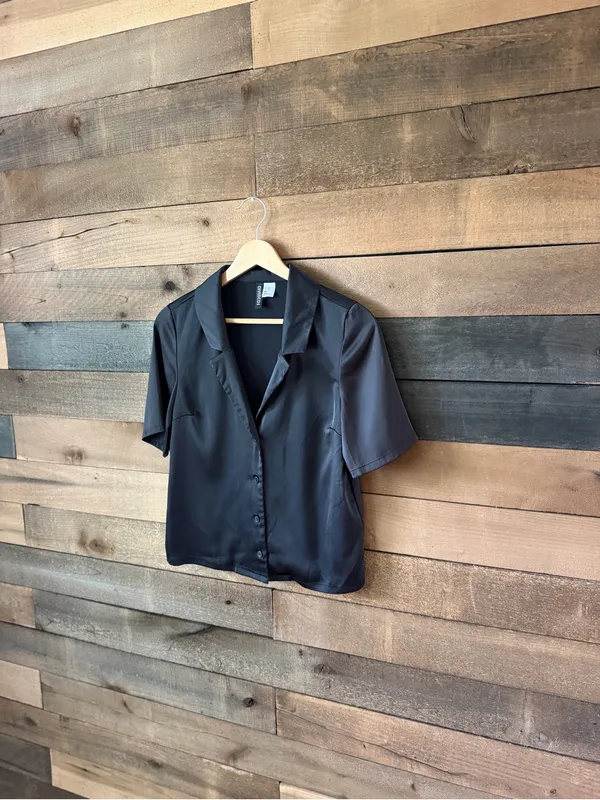 H&M Divided Black Satin Button Up Blouse Short Sleeve XXS - Image 2