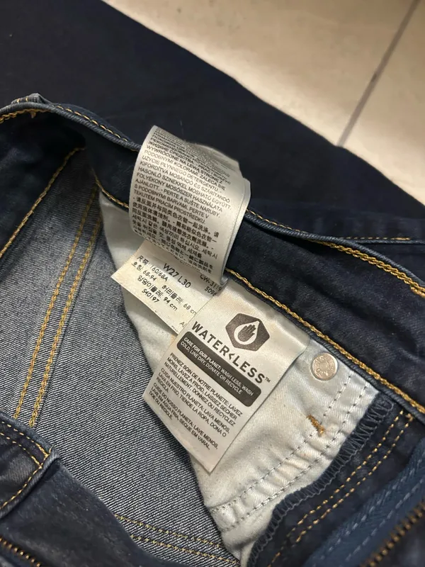 Levi’s 312 Women’s Shaping Slim Jeans - Image 5