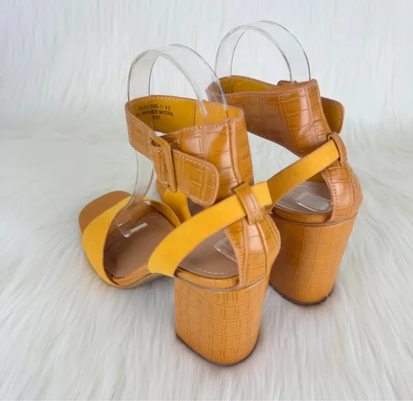 Bamboo Yellow Milestone Croc Accent Ankle Strap Chunky Block Heel Sandals Size 10 - Image 6