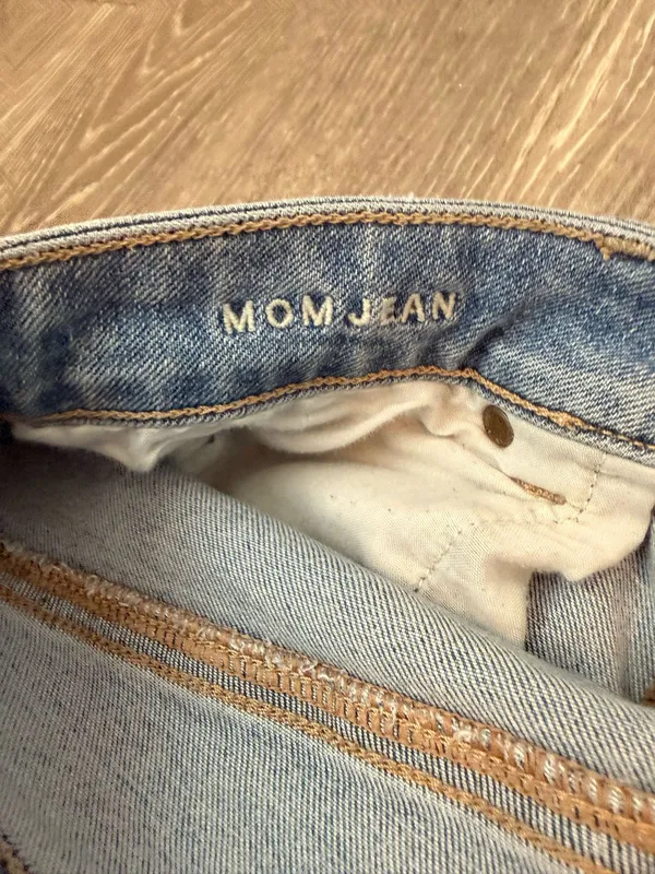 American Eagle Mom Jeans - Image 3