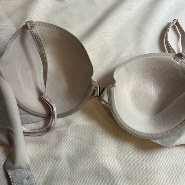 Victoria's Secret Cream T-Shirt Bra with Molded Cups - Image 8
