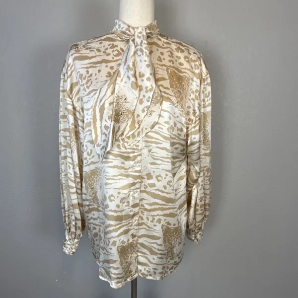 Escada Vintage Leopard Tiger Print Cream‎ Silk Blouse Top Size 36/6 Long Sleeve - Image 3
