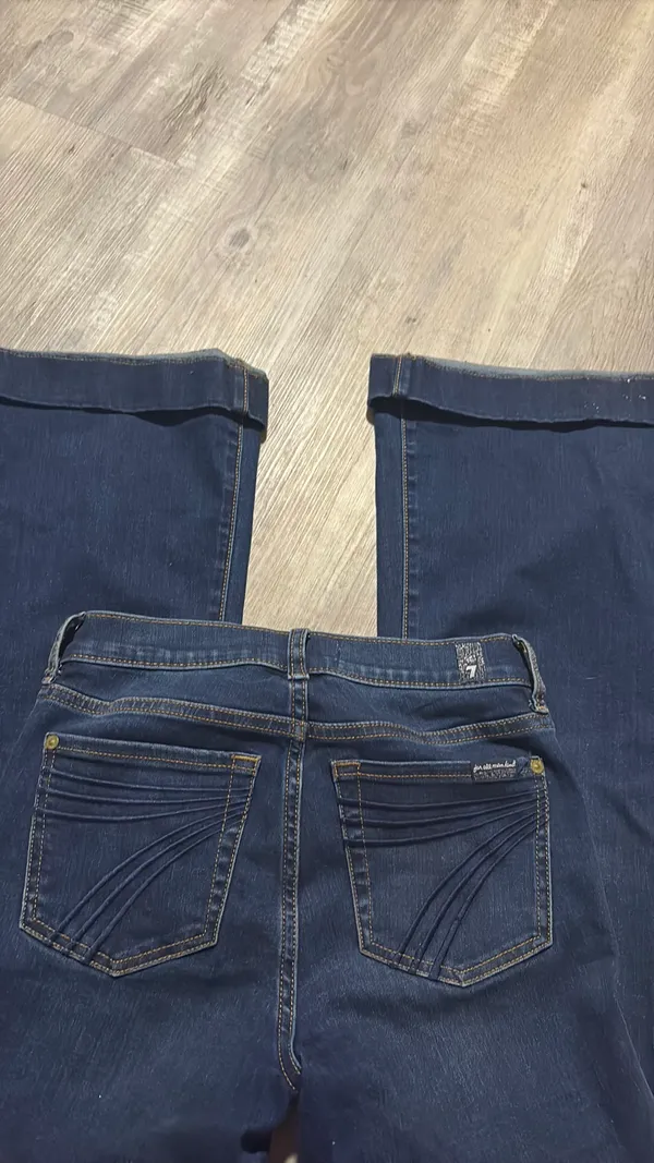 7 For All Mankind - Image 5