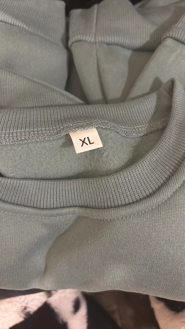 Amazon Women’s Para Crewneck - Image 4