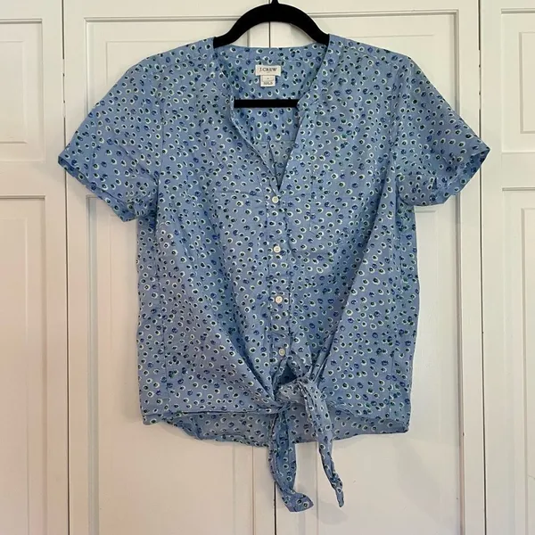 J.crew blue floral cropped button down size small - Image 3