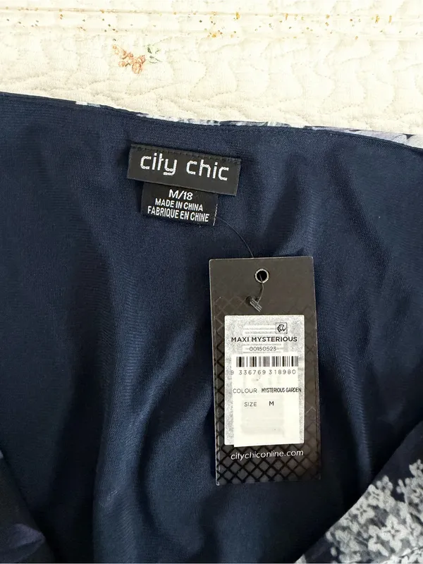 City Chic NWT Mysterious Navy Ruffle V-Neck Floral Flowy Maxi Dress Size 18 - Image 9