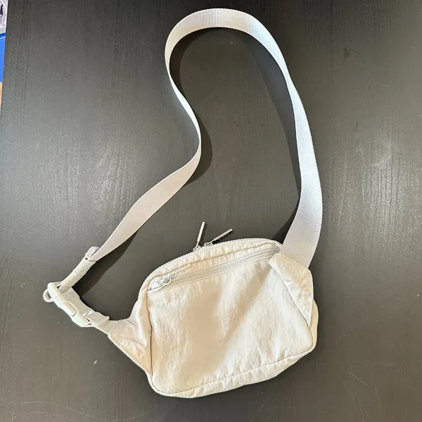 LULULEMON Everywhere Belt Bag White Opal - Image 4