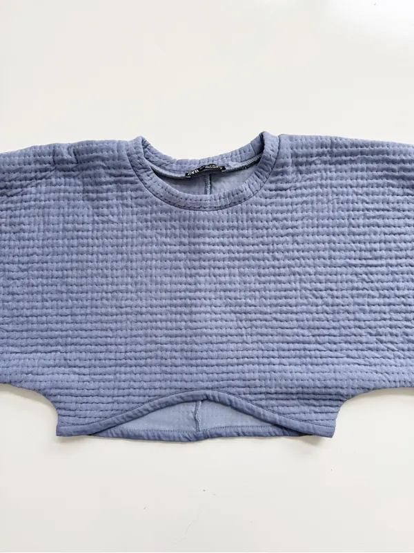 Zara Quilted Cropped Sweatshirt Size Medium - Image 5