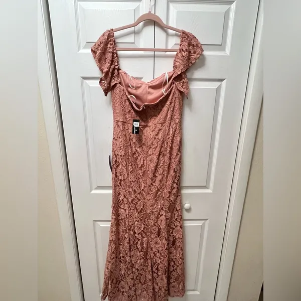 NWT lulus adorning hearts‎ lace off the shoulder maxi dress size xl - Image 5