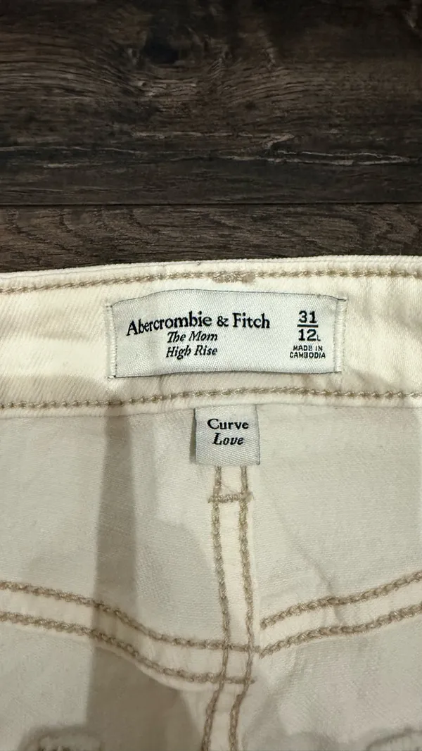Abercrombie High-Rise Mom Curve Love - Image 2
