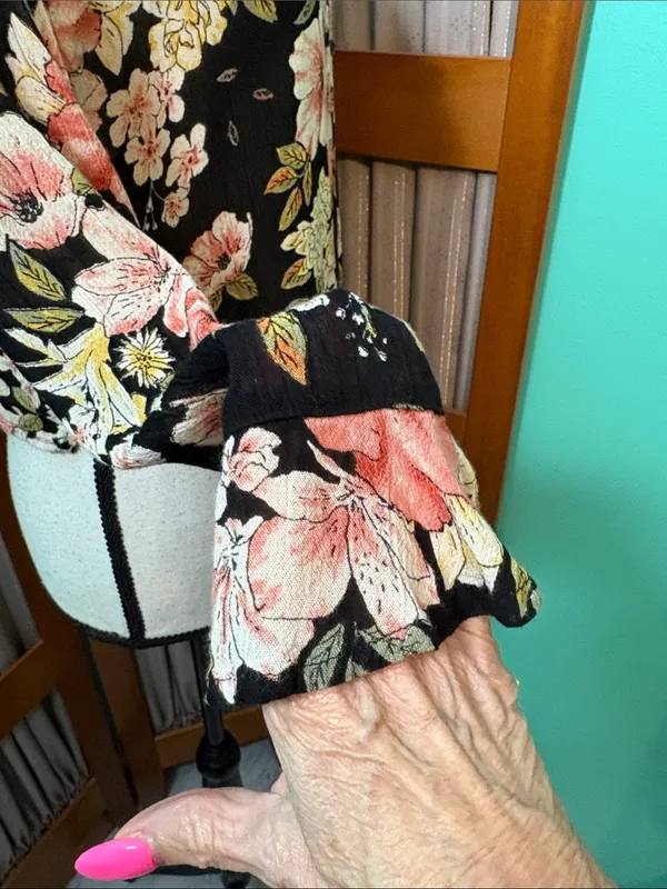 Billabong Black Floral Tie-Front Button-Down Shirt - Image 7