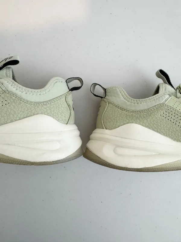 Clove Classic Sneakers Size 9 Limited Edition Sage Green Healthcare Nursing Shoe - Image 10