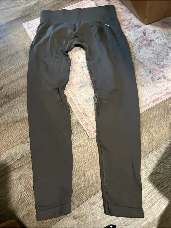 Gymshark medium leggings - Image 5