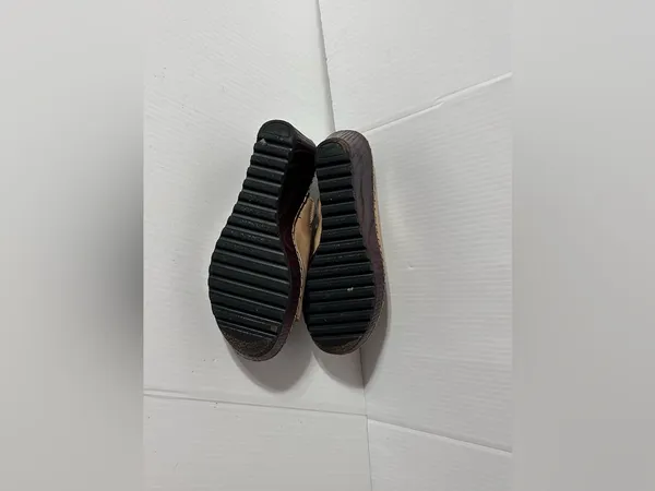 b.o.c. Leather Wedge Slide Sandals women size 8 M - Image 9