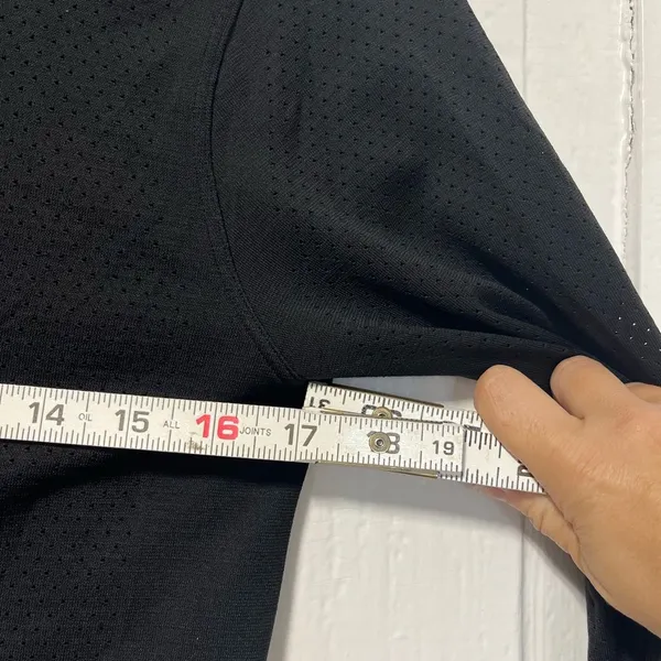 Rare Lululemon Breeze by long sleeve Lululemon across chest black size 4 - Image 10